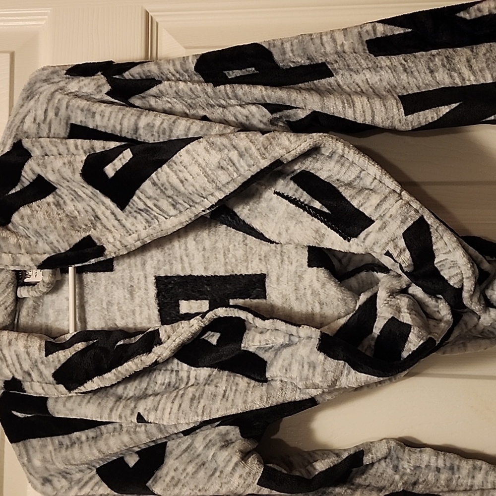 VICTORIA SECRET ROBE - Picture 2 of 4